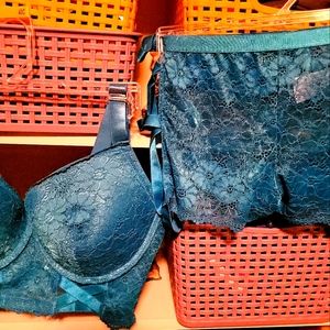 Lace top bra and matchingpanties